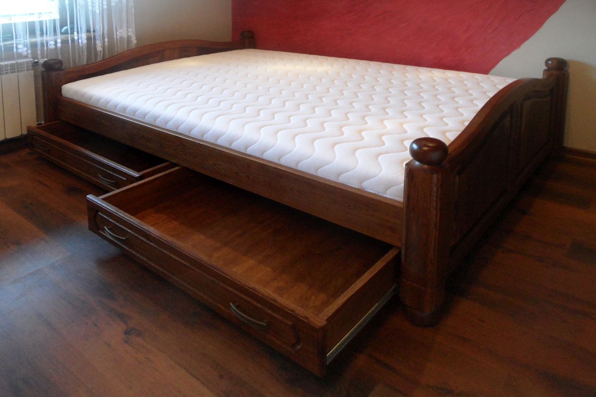 Łóżko z litego drewna 4